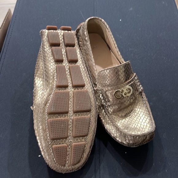 Gold flats - Picture 2 of 2